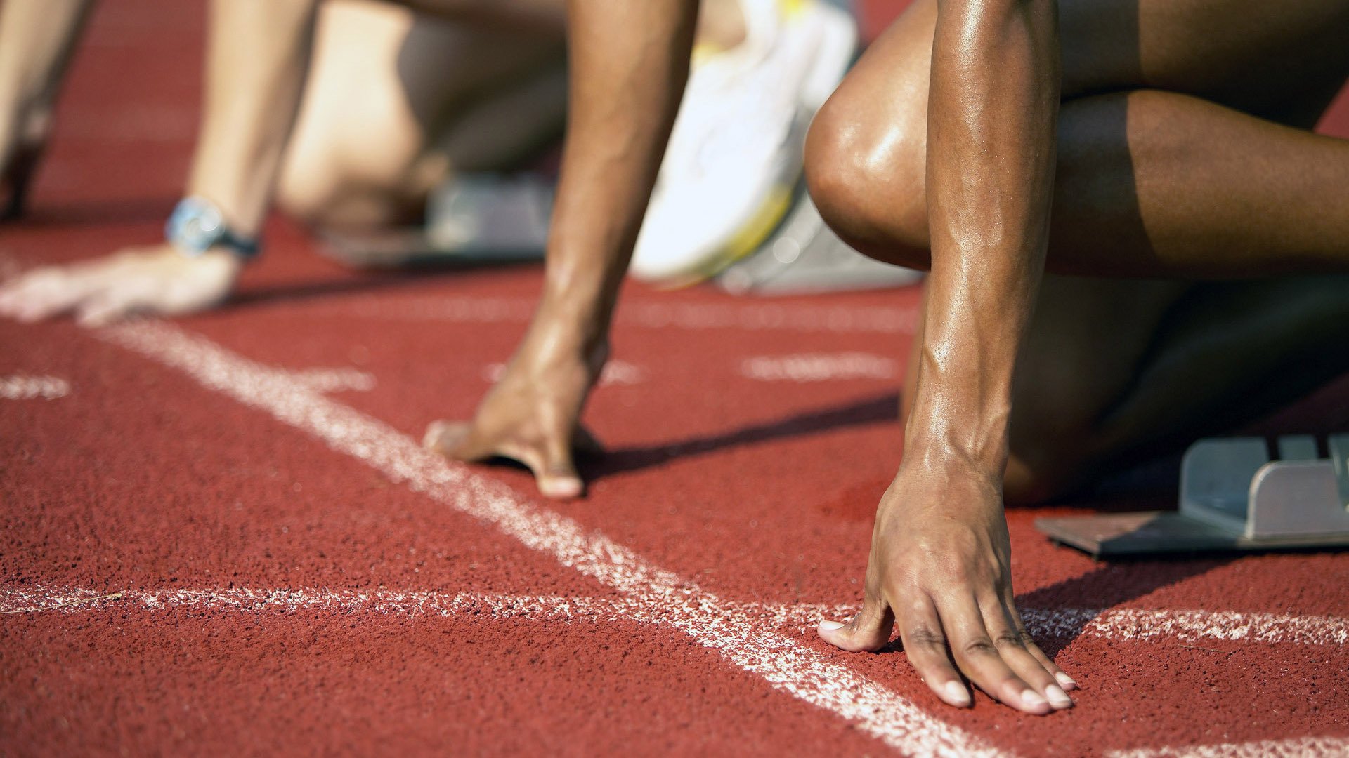 世界田径：肯尼亚跑者屡破纪录，赛场火爆！，肯尼亚跑步冠军