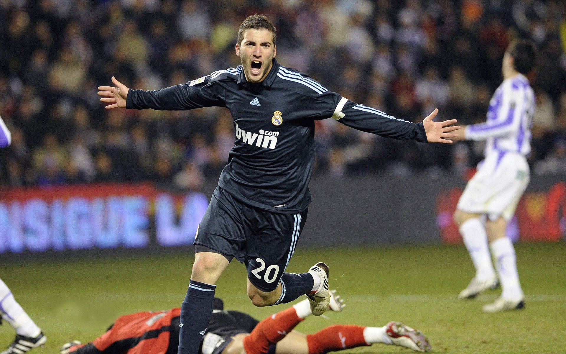 内马尔:从桑巴天才到争议巨星,职业生涯的起伏,内马尔到底什么水平