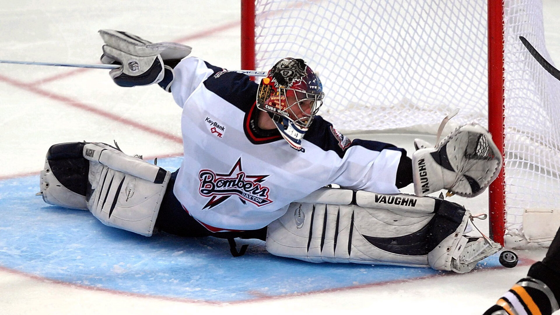 开云体育下载官网-【得意与局限】文班亚马单核难突破？布克与艾伦揭秘太阳队战术密码